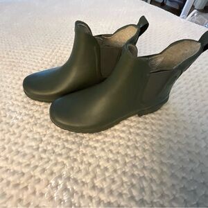 Hunter Green Rubber Rain Boots, Women’s size 10